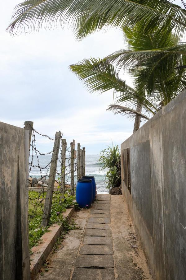 Cosynsurf Bed & Breakfast Matara Bagian luar foto