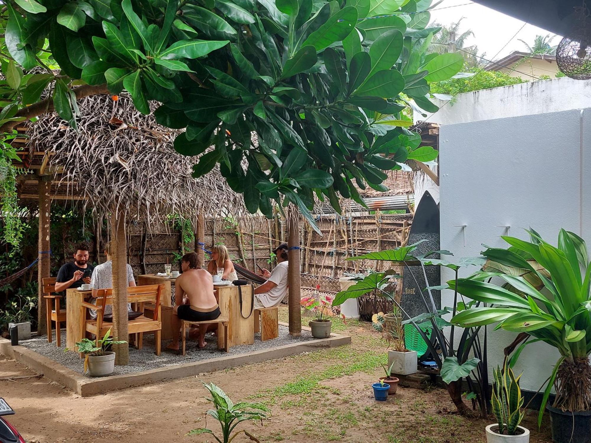 Cosynsurf Bed & Breakfast Matara Bagian luar foto