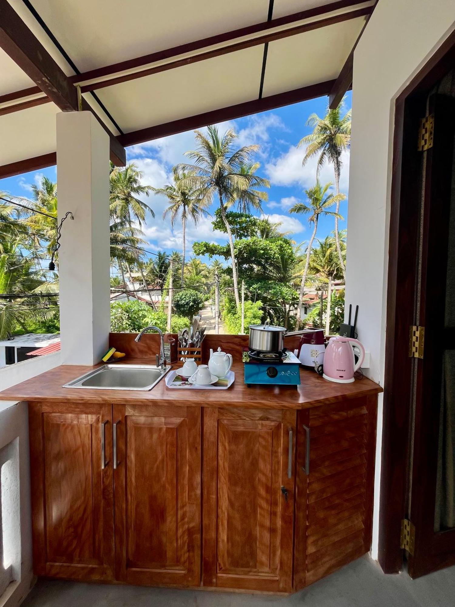Cosynsurf Bed & Breakfast Matara Bagian luar foto